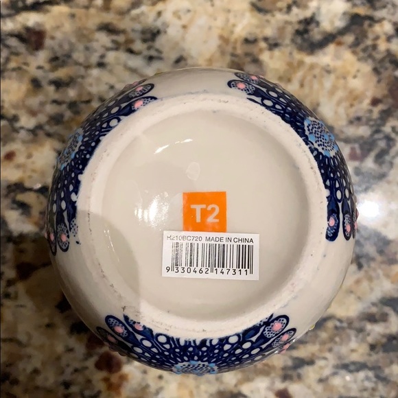 Cute jar/vase/pencil holder. 4.5” tall by 3” wide - Picture 5 of 5